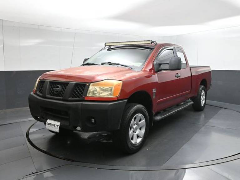 2004 Nissan Titan LE