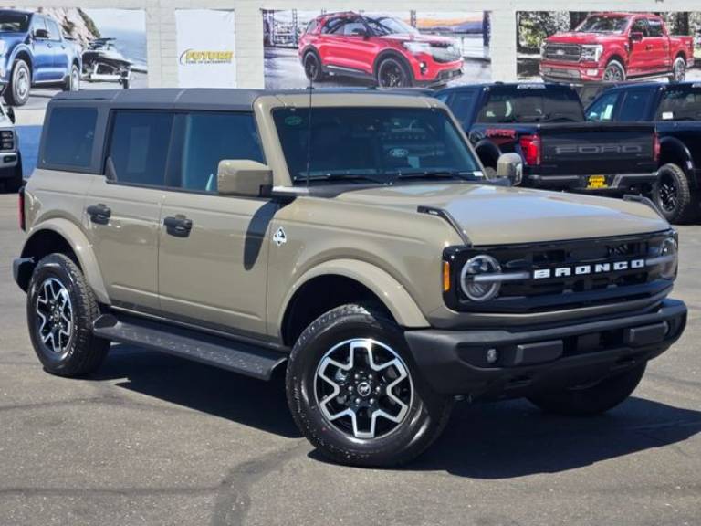 2026 Ford Bronco Outer Banks