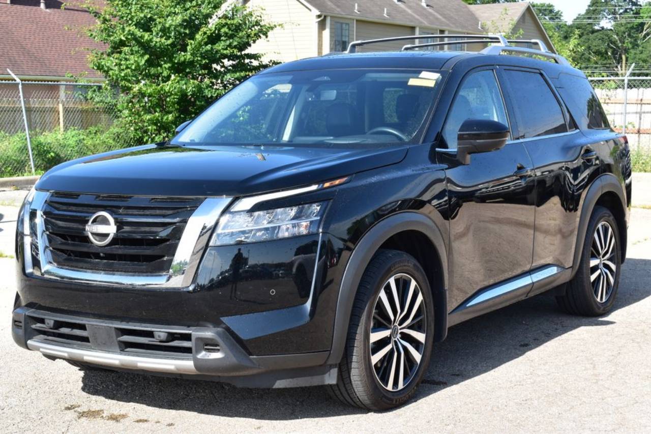 2024 Nissan Pathfinder Platinum 4WD's photo