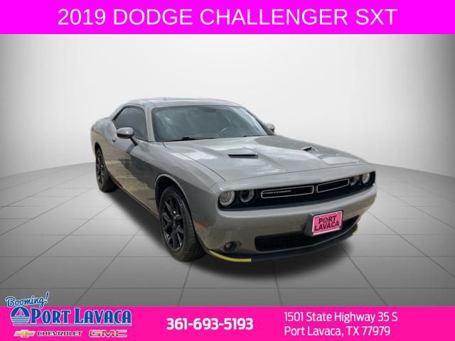 2019 Dodge Challenger SXT Auto's photo