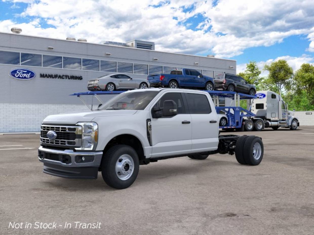 2026 Ford F-350 XL 4x4 Crew Cab 179-In DRW's photo