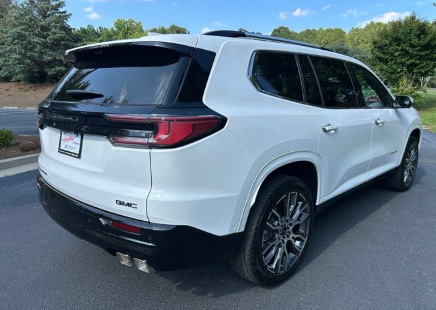 2026 GMC Acadia Denali Ultimate - Photo 23