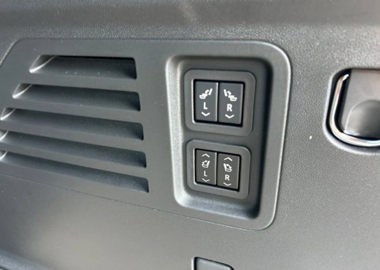 2026 GMC Acadia Denali Ultimate - Photo 44