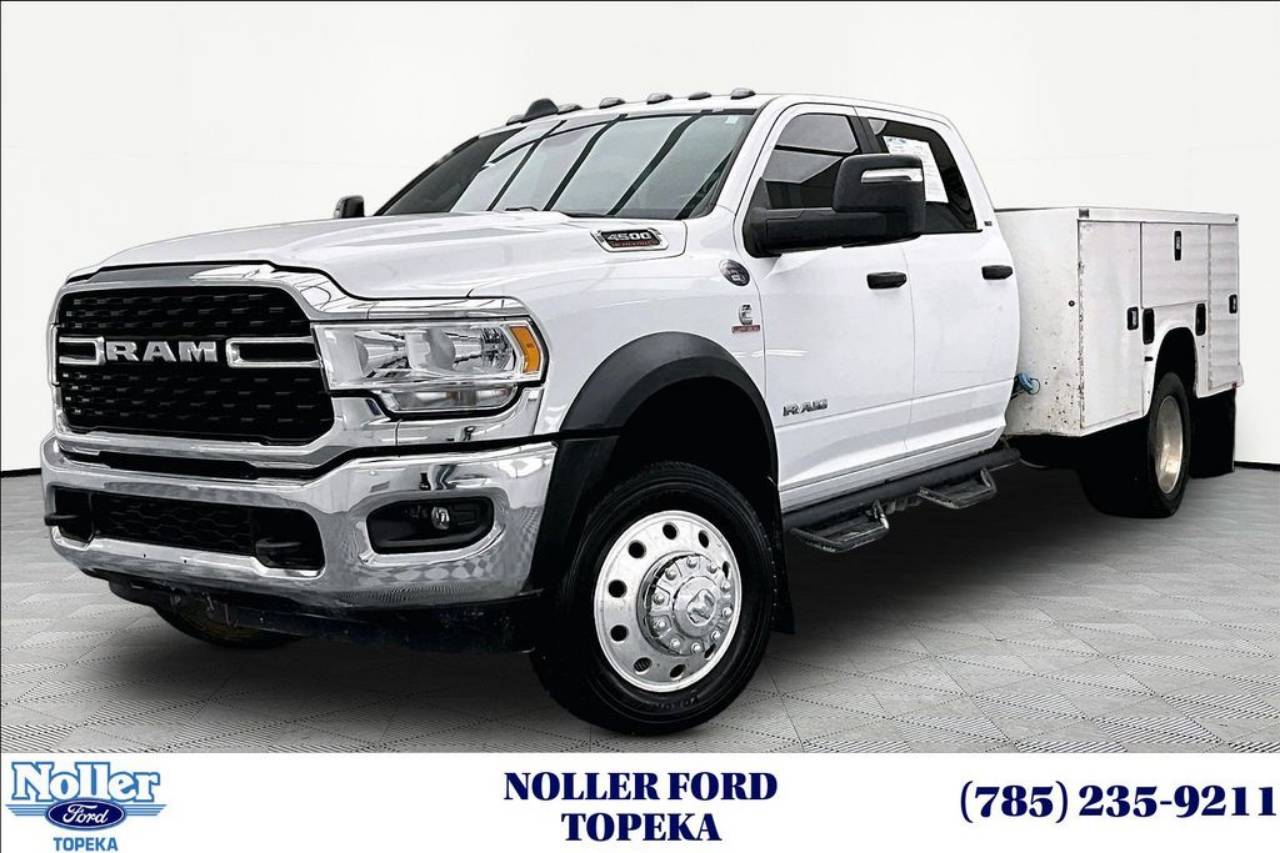 2023 RAM 4500 SLT 4X4 Crew Cab DRW 173" WB's photo
