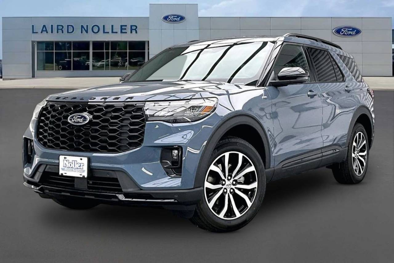 2026 Ford Explorer ST-LINE 4WD's photo