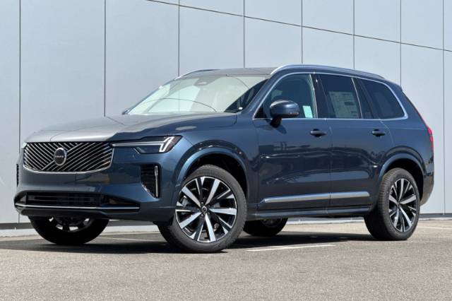 2025 Volvo XC90 B6 Core