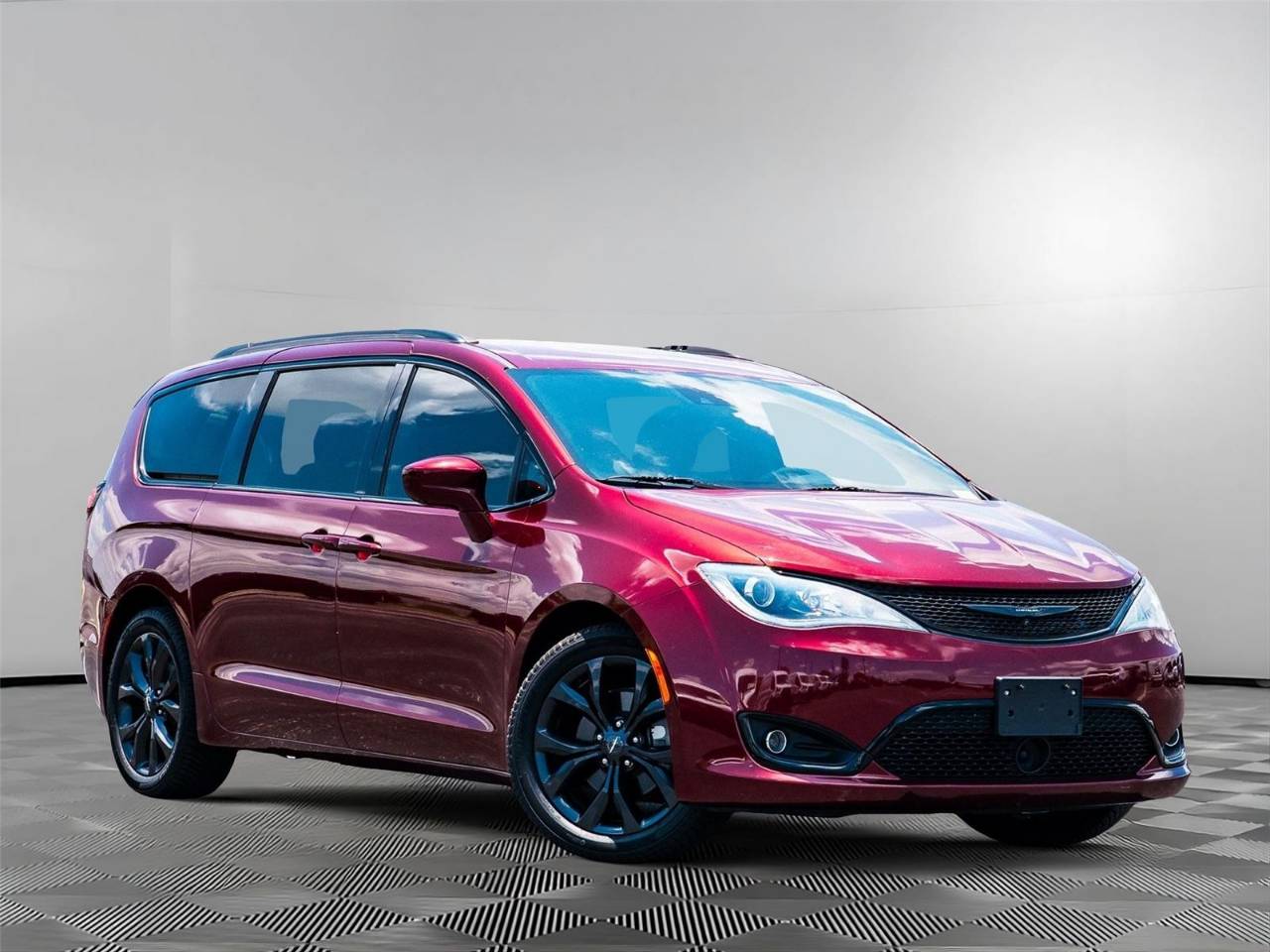 2019 Chrysler Pacifica Touring L's photo