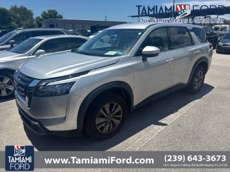 2025 Nissan Pathfinder SV