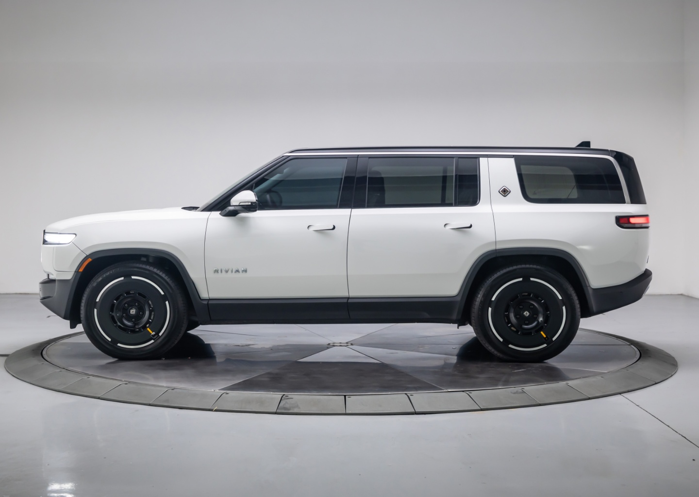 Used 2025 Rivian R1S Adventure with VIN 7PDSGBBA7SN056439 for sale in Los Angeles, CA