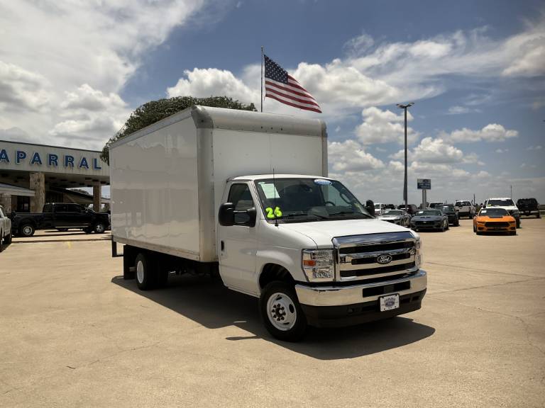 2026 Ford E-Series Cutaway E-450 SD