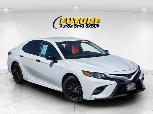2020 Toyota Camry SE Nightshade
