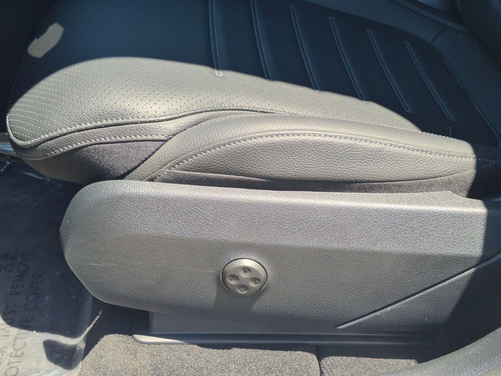 2025 Mercedes-Benz GLC Base - Photo 23