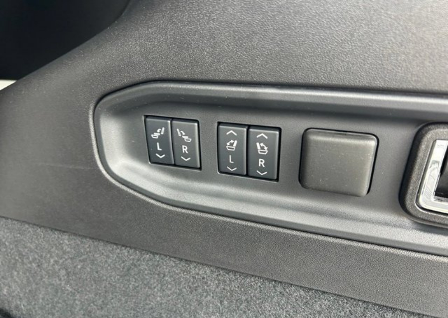 2026 Cadillac VISTIQ Sport - Photo 45