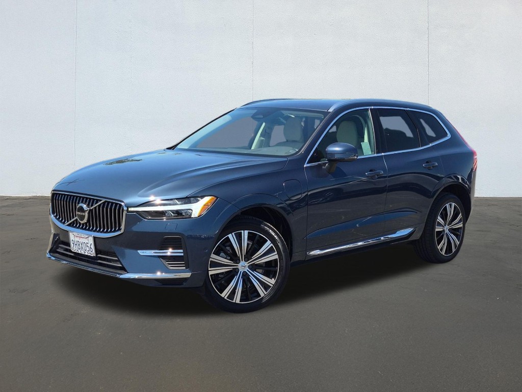 2023 Volvo XC60 T8 - Plus