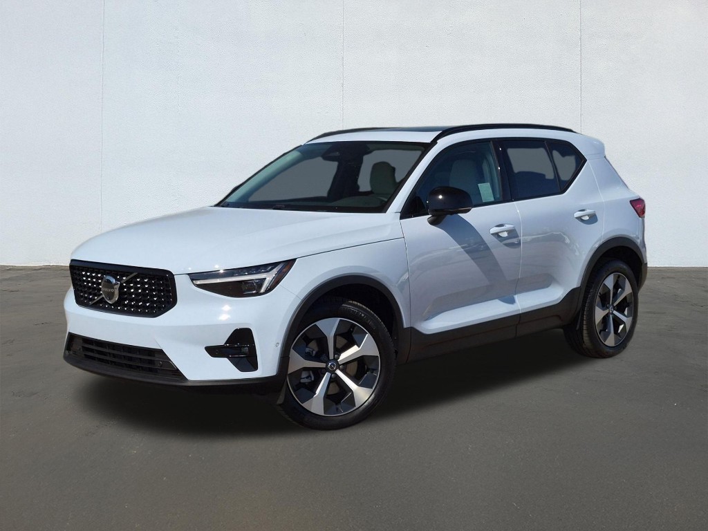 2026 Volvo XC40 Plus, B5 AWD Gas (mild hybrid), Dark