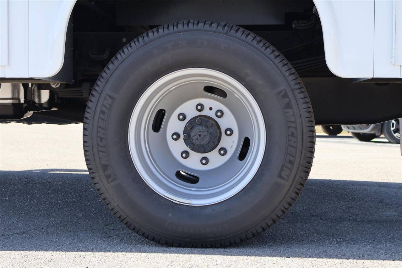 2025 Ford F-350 Super Duty Chassis Cab XL - Photo 11