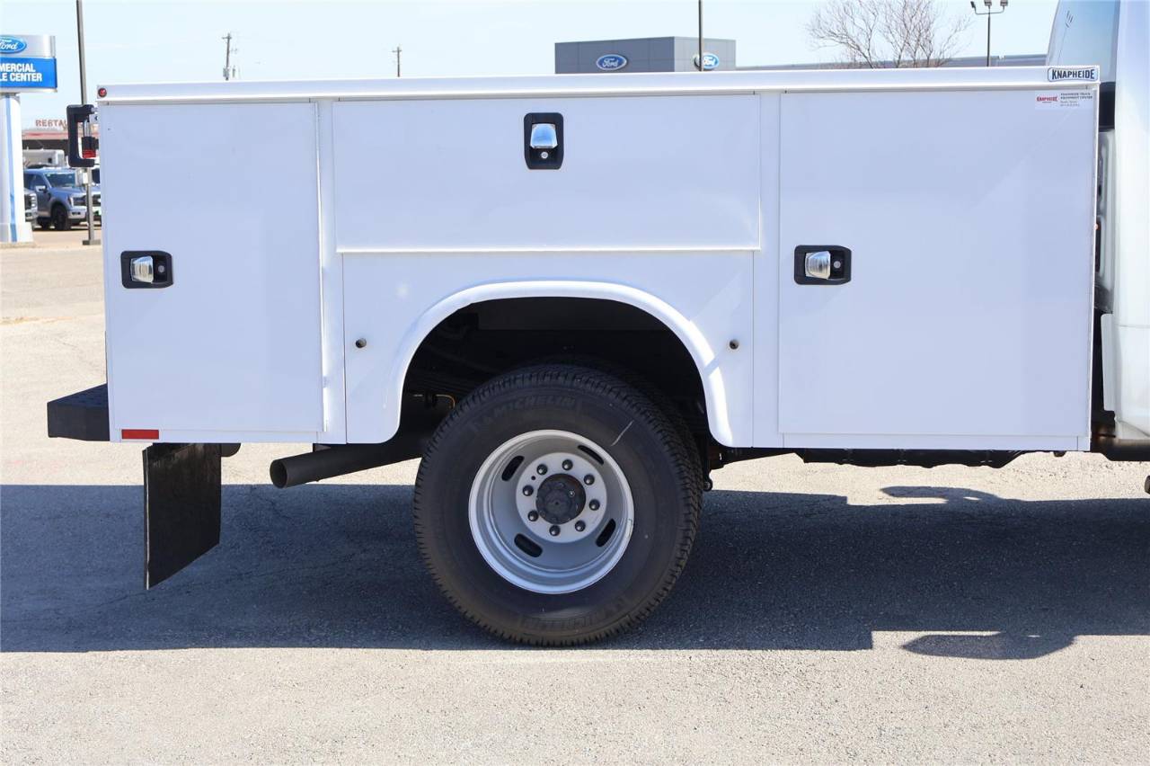 2025 Ford F-350 Super Duty Chassis Cab XL - Photo 12