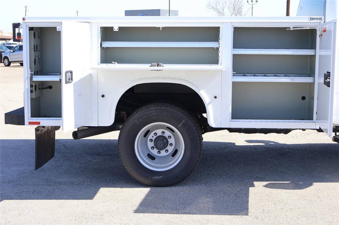2025 Ford F-350 Super Duty Chassis Cab XL - Photo 13