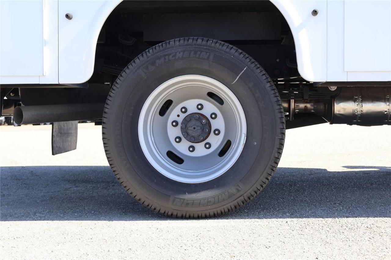 2025 Ford F-350 Super Duty Chassis Cab XL - Photo 14