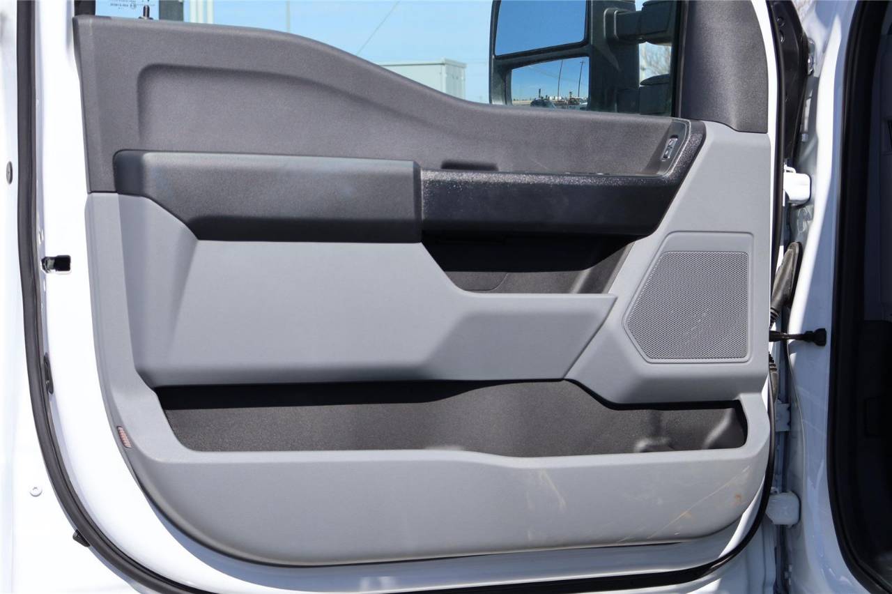 2025 Ford F-350 Super Duty Chassis Cab XL - Photo 17