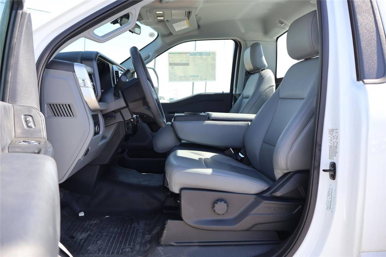 2025 Ford F-350 Super Duty Chassis Cab XL - Photo 18