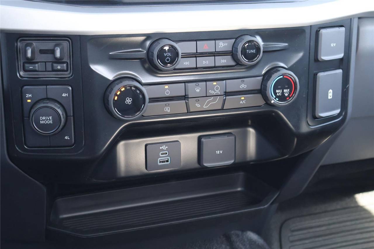 2025 Ford F-350 Super Duty Chassis Cab XL - Photo 31