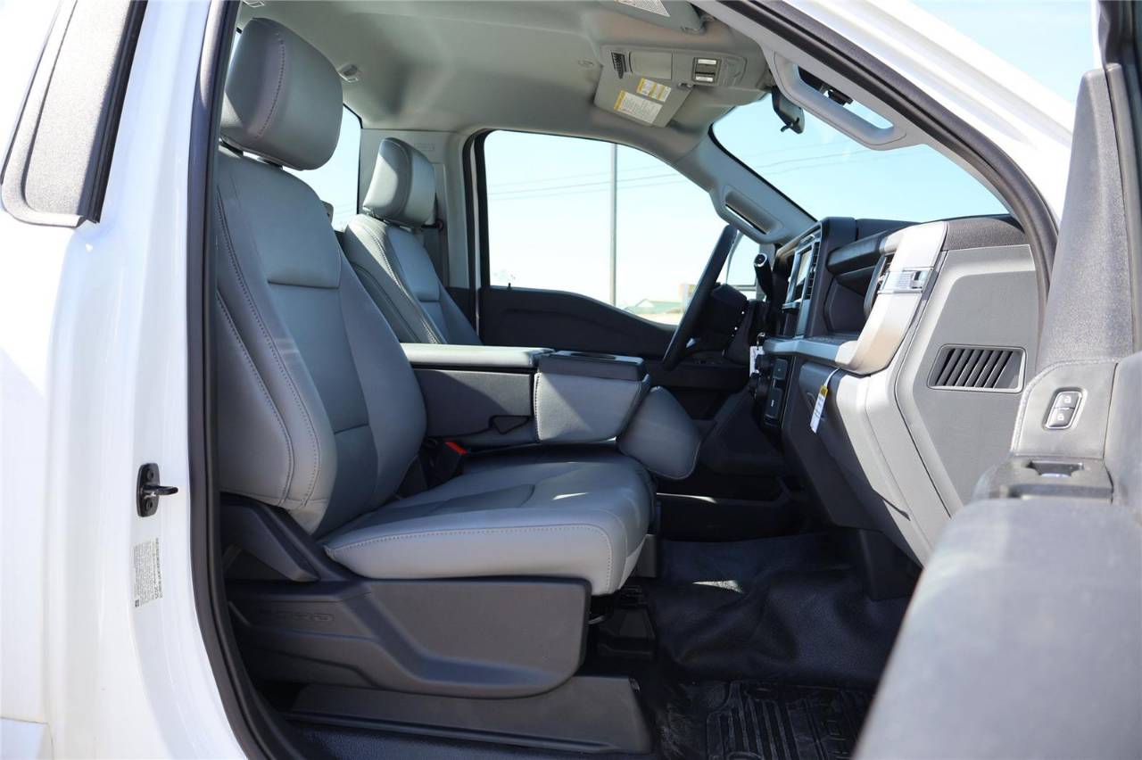 2025 Ford F-350 Super Duty Chassis Cab XL - Photo 34