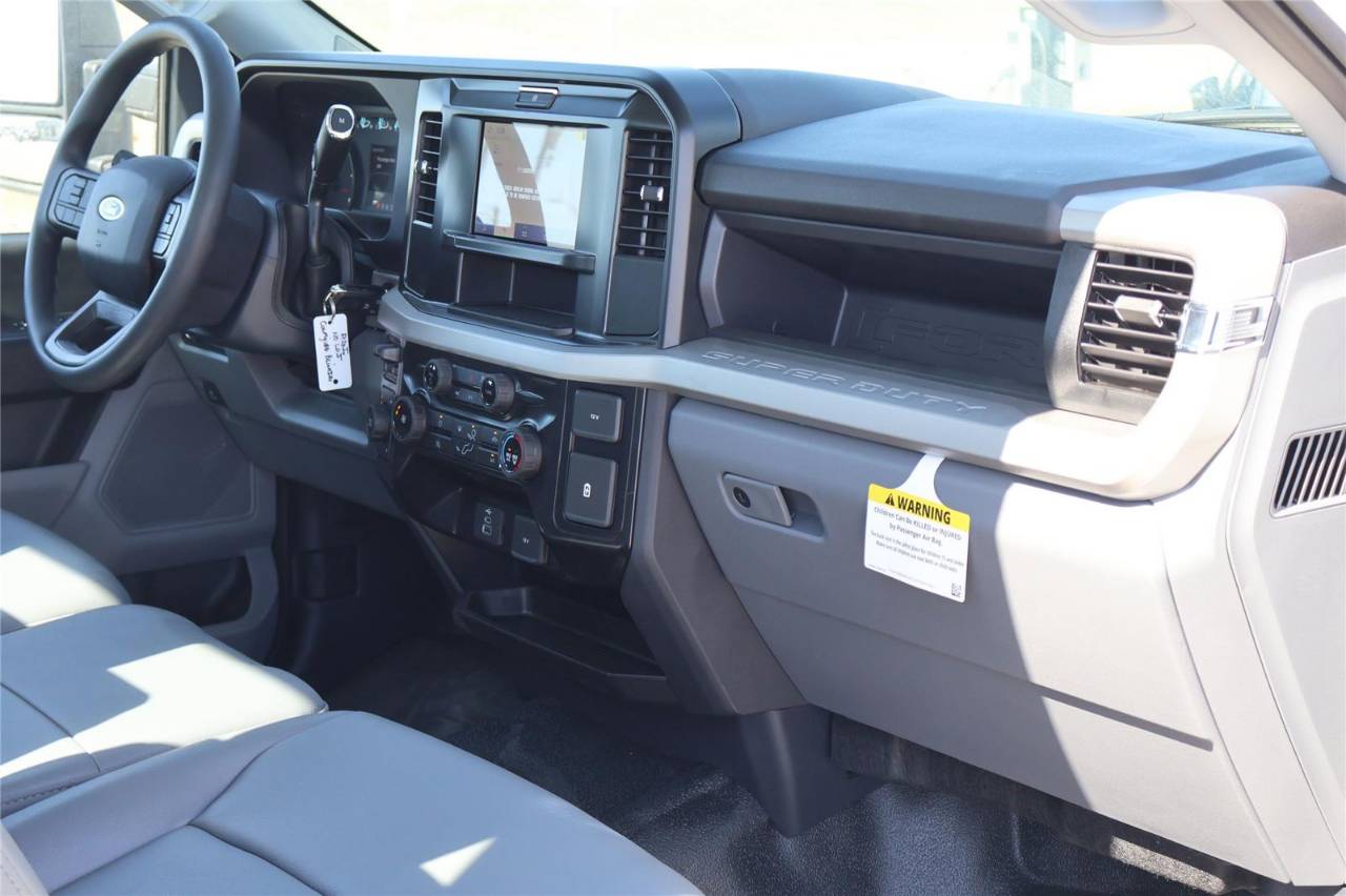 2025 Ford F-350 Super Duty Chassis Cab XL - Photo 36