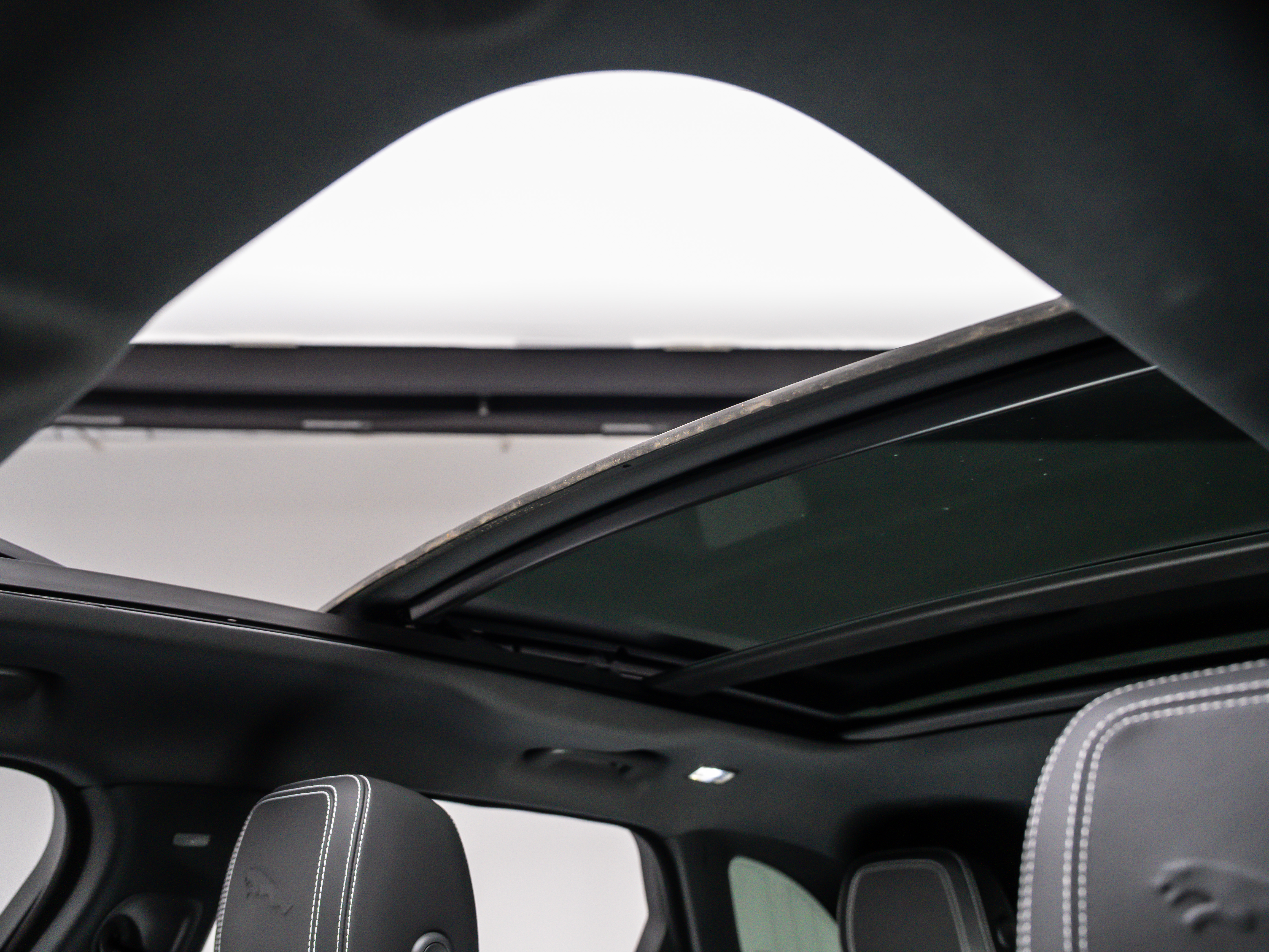 2025 Jaguar F-PACE R-Dynamic S - Photo 14