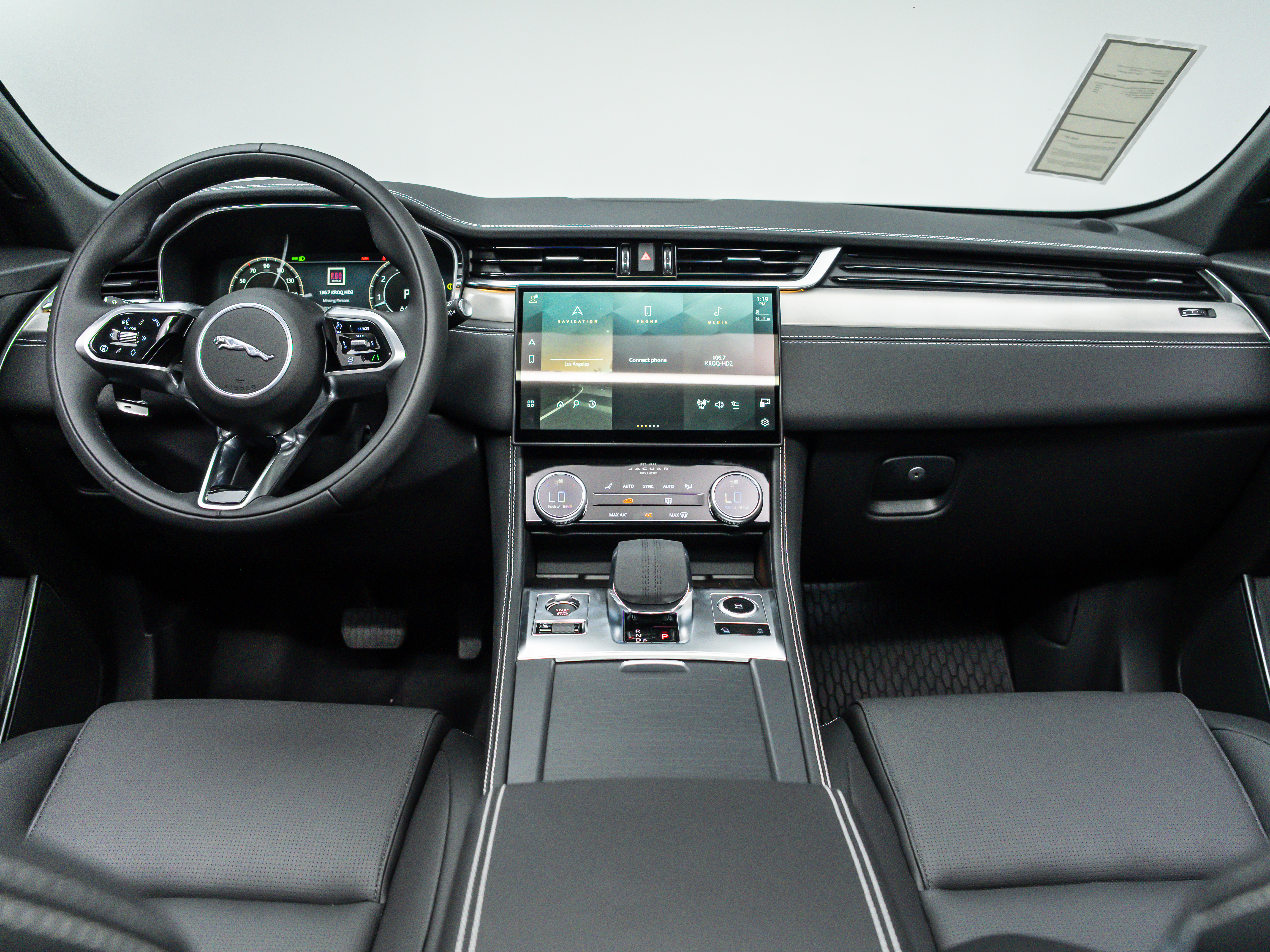 2025 Jaguar F-PACE R-Dynamic S - Photo 19