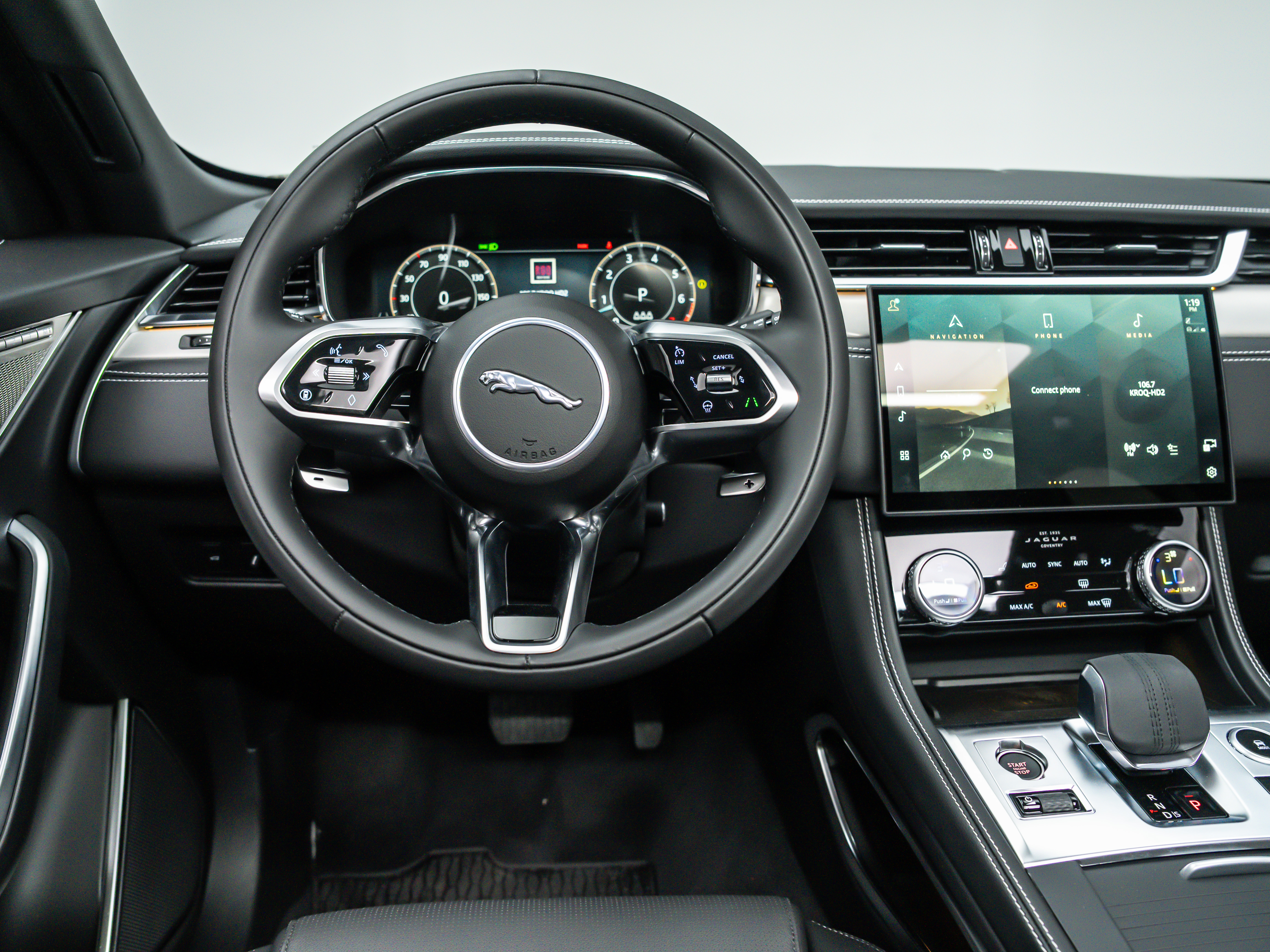 2025 Jaguar F-PACE R-Dynamic S - Photo 20
