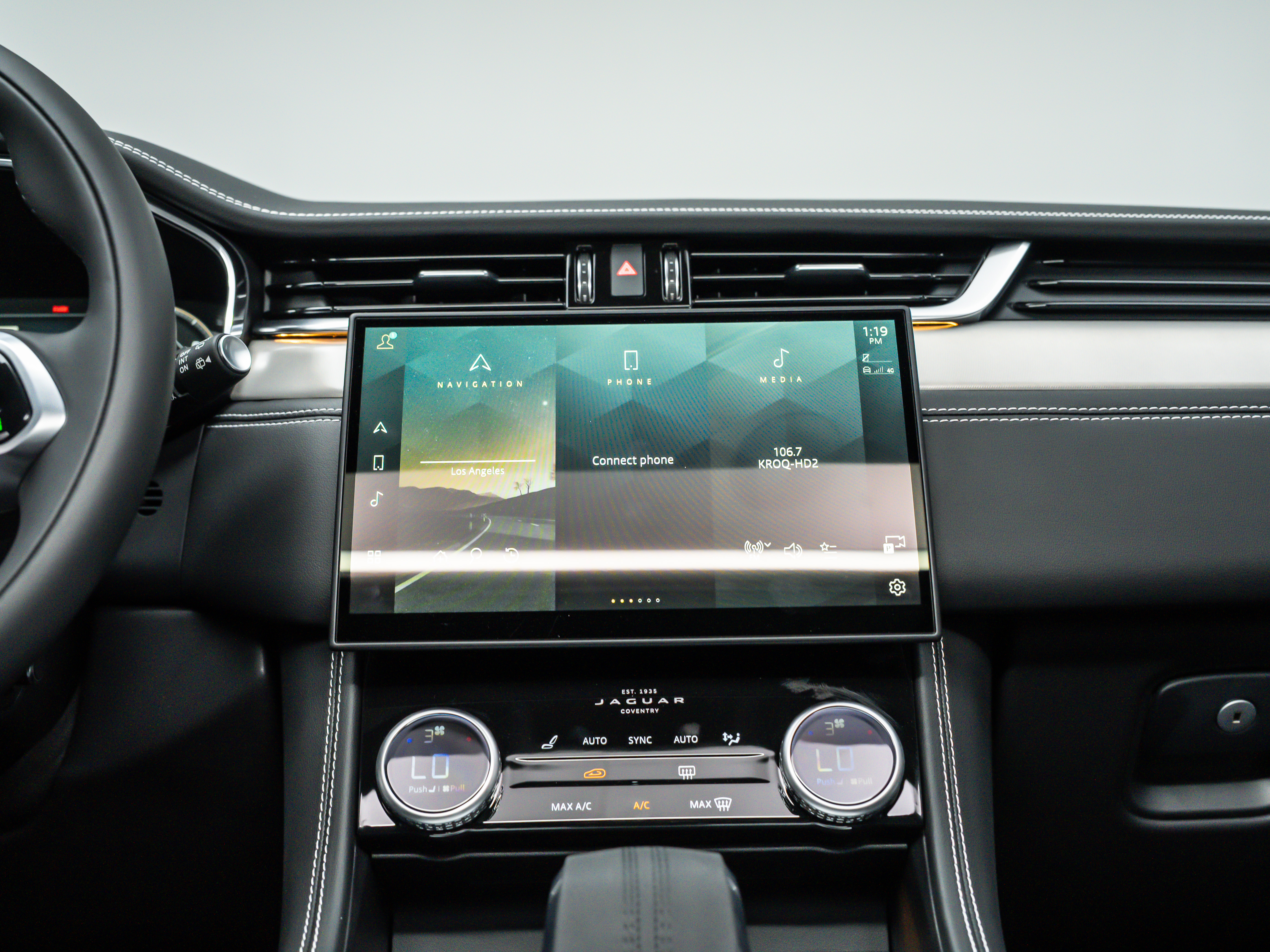 2025 Jaguar F-PACE R-Dynamic S - Photo 29