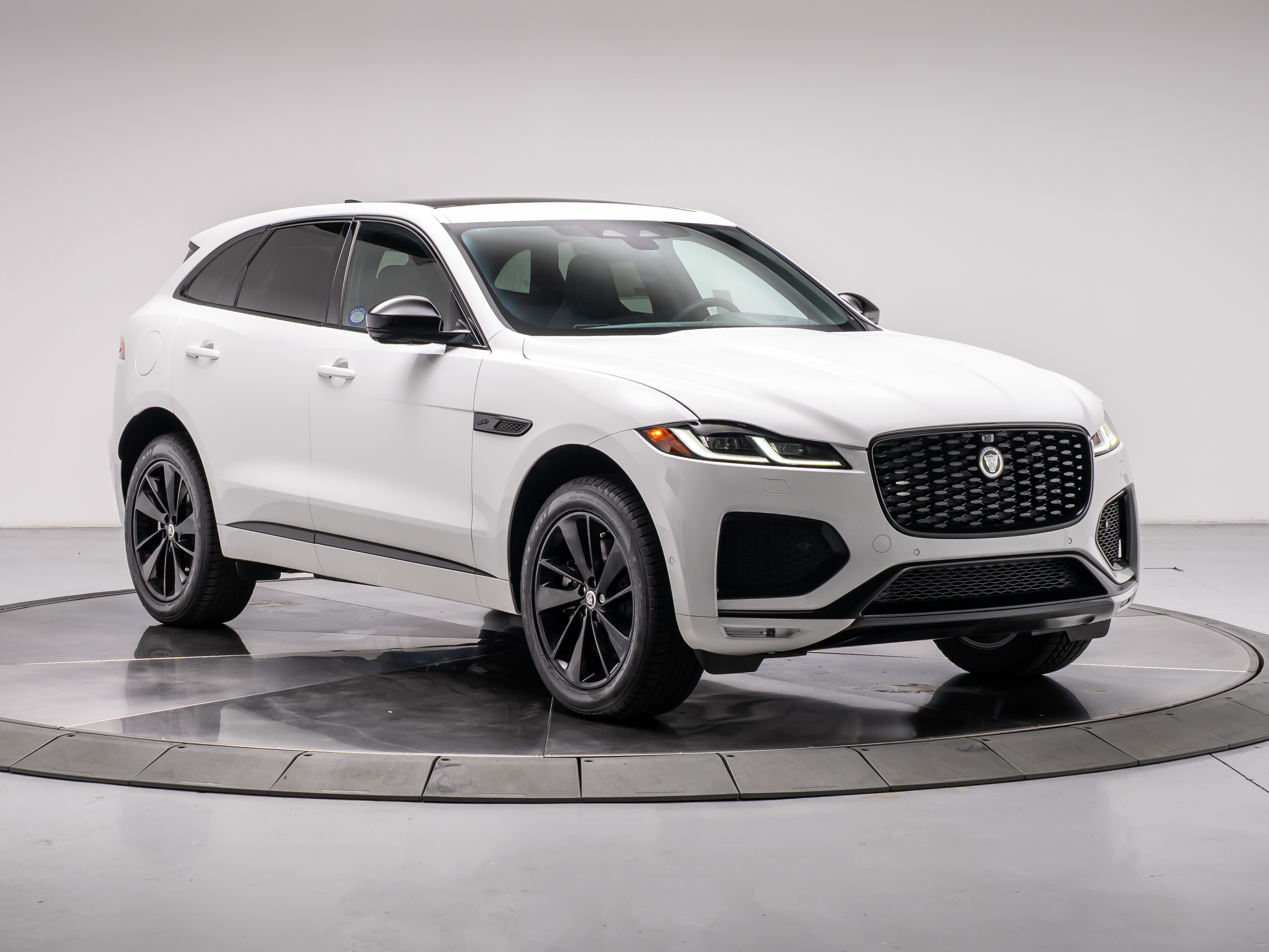 2026 Jaguar F-Pace R-Dynamic S - Photo 7