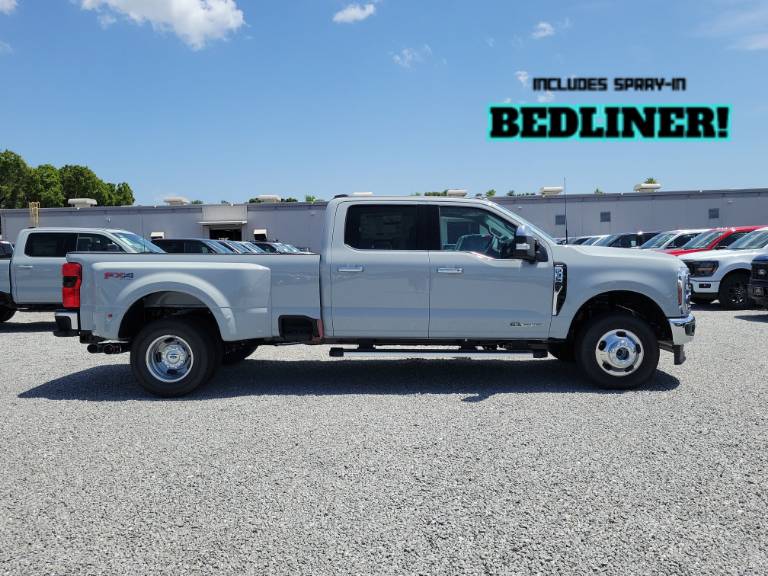 2026 Ford Super Duty F-350 DRW LARIAT