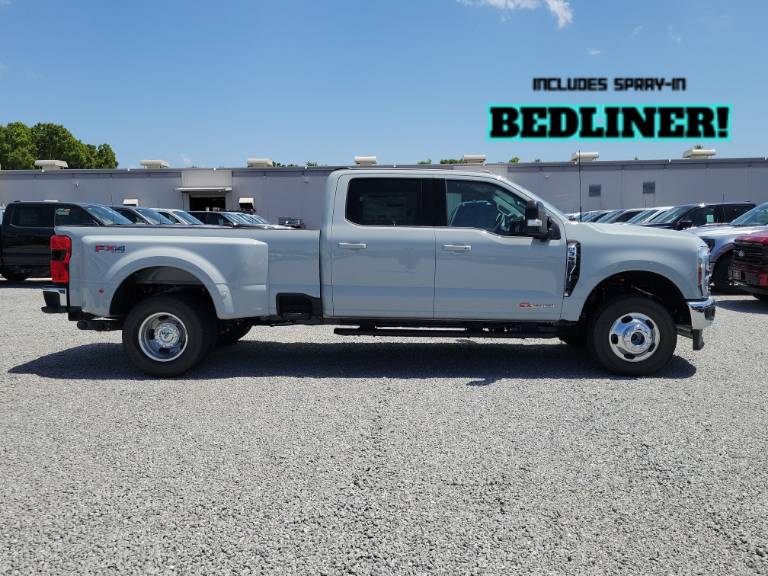 2026 Ford Super Duty F-350 DRW LARIAT