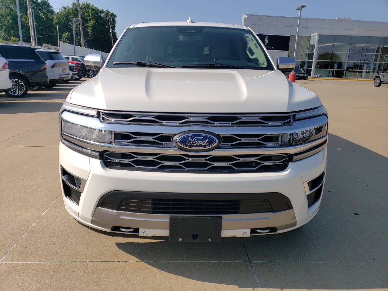 Used 2023 Ford Expedition Platinum with VIN 1FMJU1M83PEA10609 for sale in Kansas City