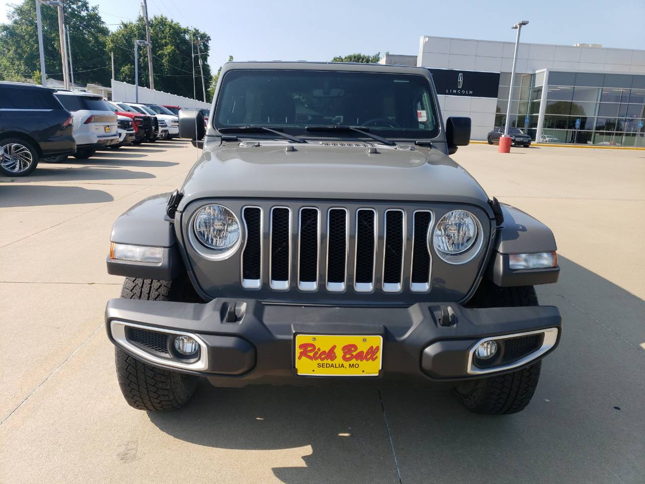 Used 2019 Jeep Wrangler Unlimited Sahara with VIN 1C4HJXEG7KW537267 for sale in Kansas City