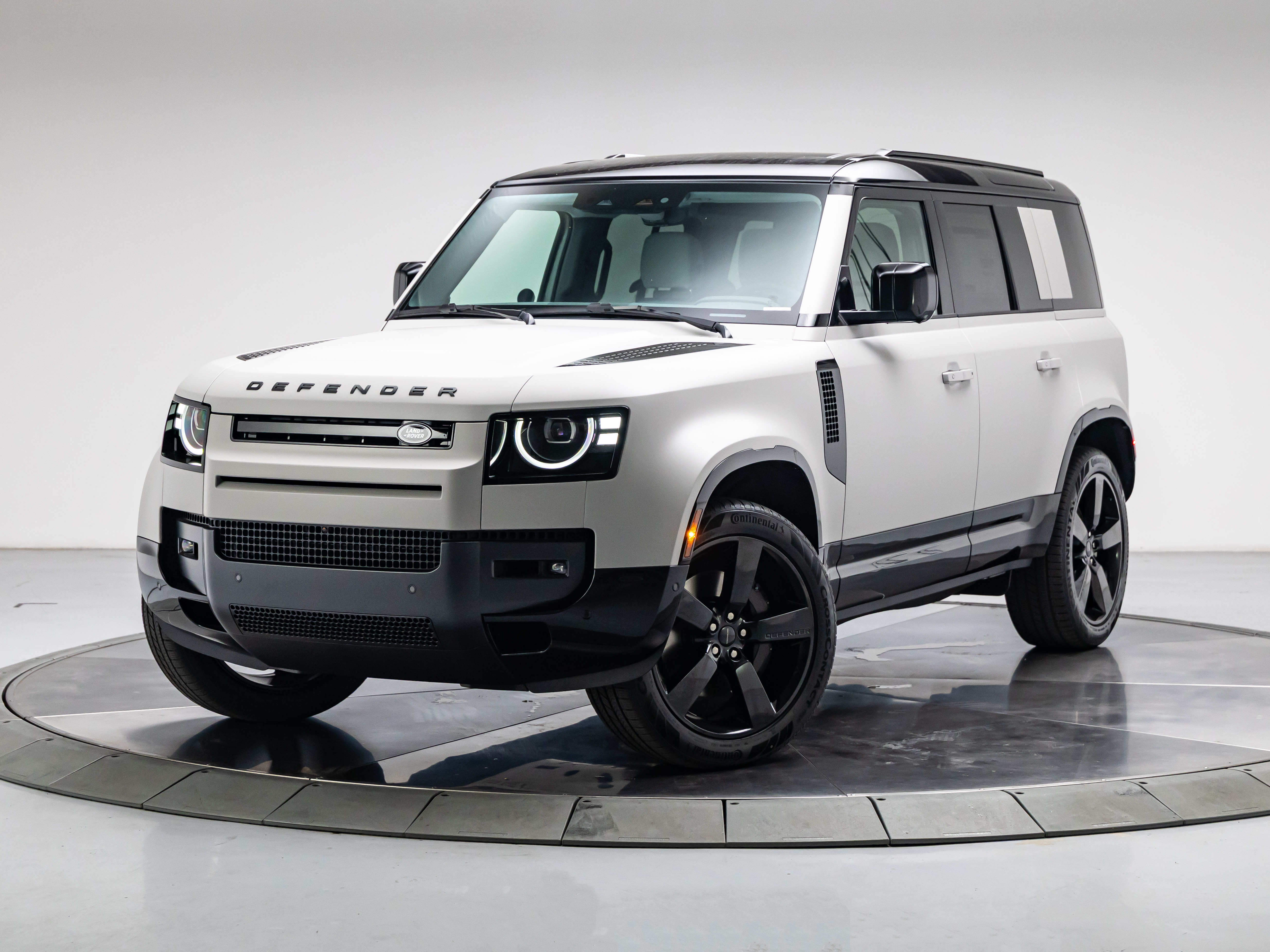 New 2026 Land Rover Defender P400 X-Dynamic SE