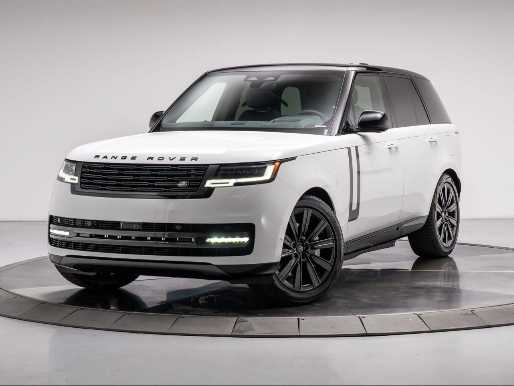 2026 Land Rover Range Rover P550e SE