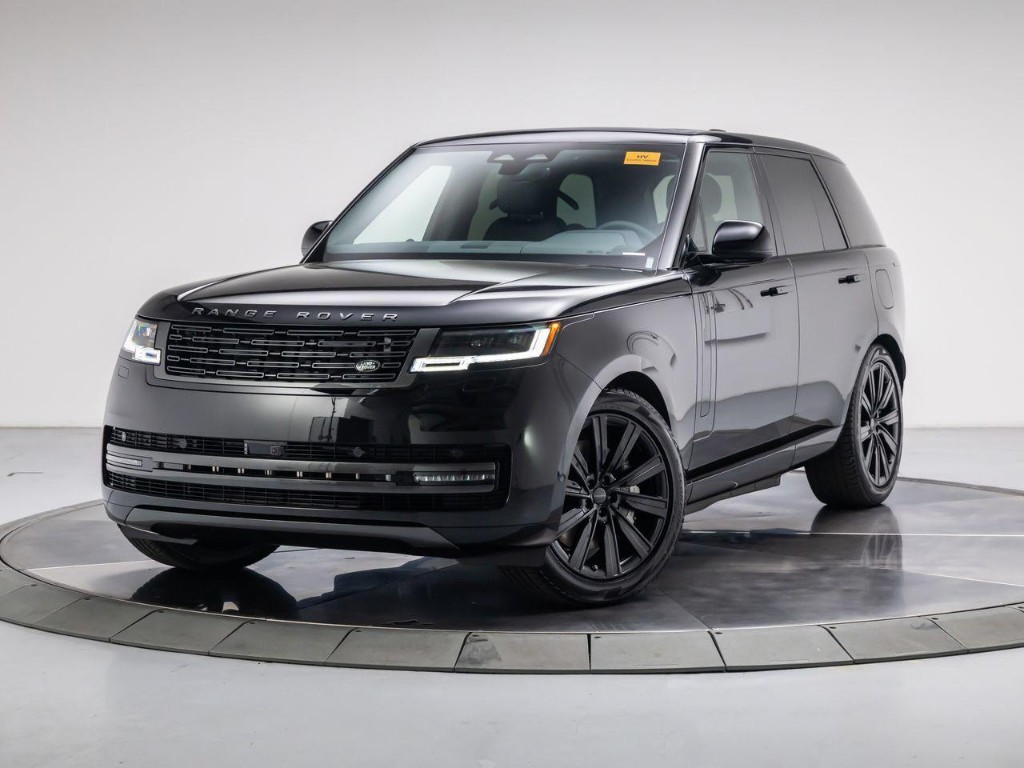 2026 Land Rover Range Rover P550e SE