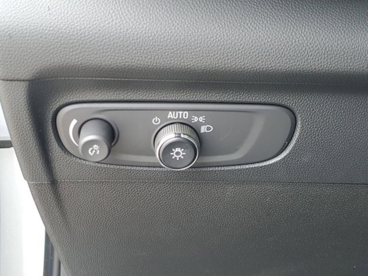 2023 Buick Envision Essence - Photo 21