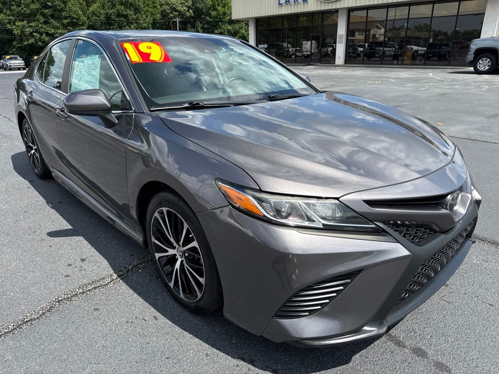 Used 2019 Toyota Camry SE