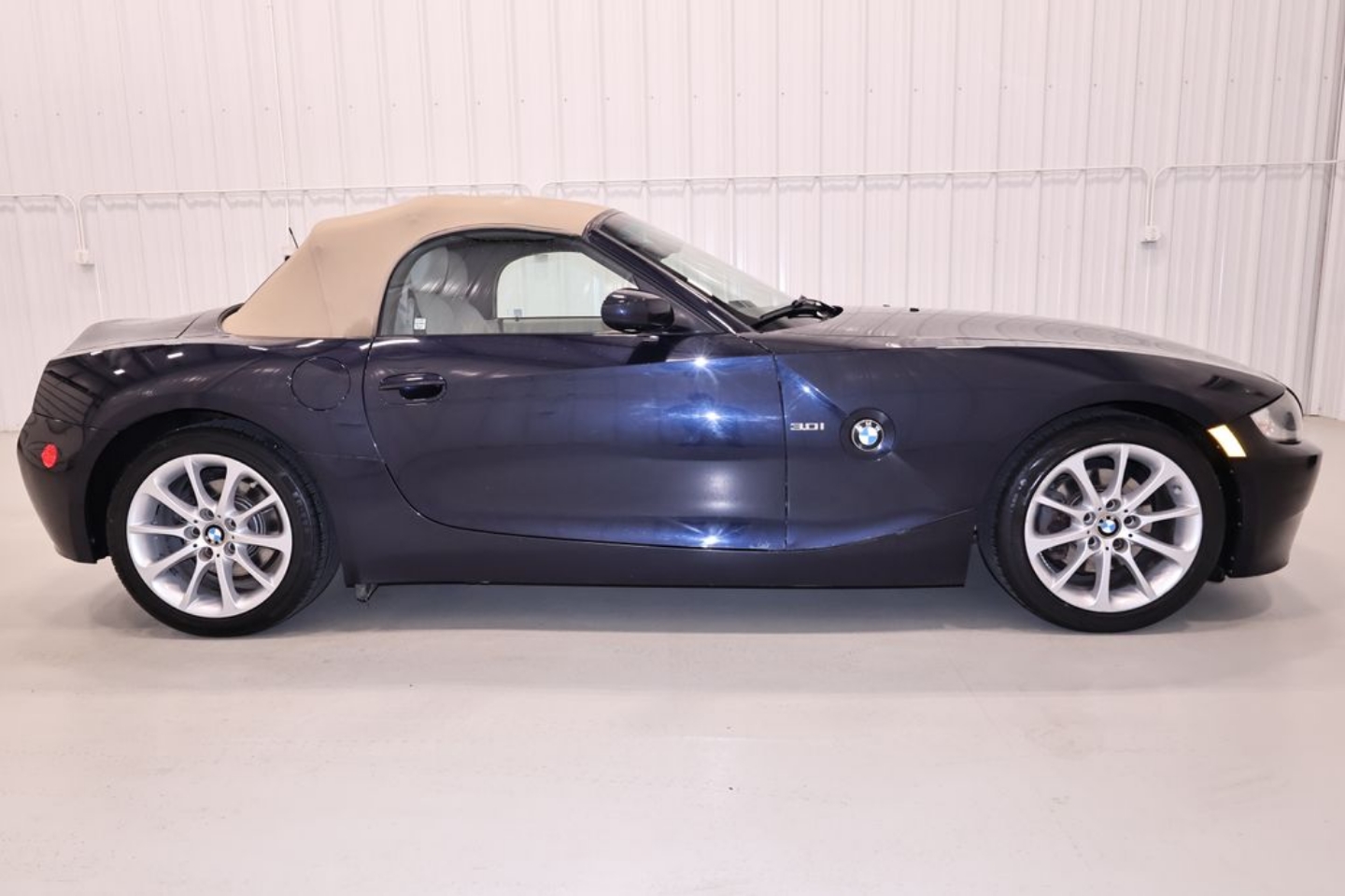 Used 2007 BMW Z4 3.0i with VIN 4USBU33517LW71394 for sale in Canfield, OH