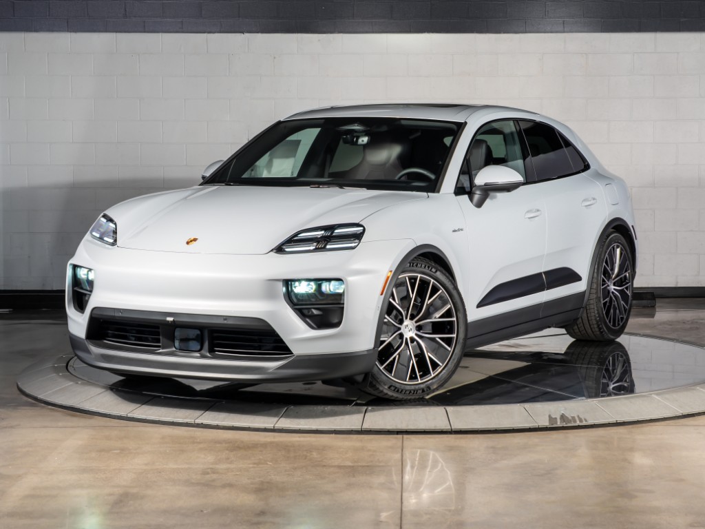 2026 Porsche Macan 4