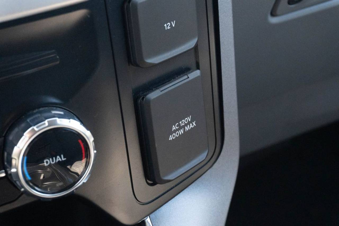 2023 Ford F-150 XLT - Photo 30