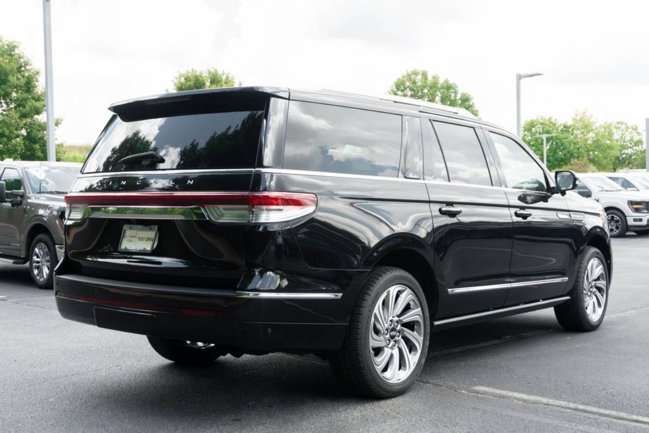 2024 Lincoln Navigator Reserve L - Photo 10