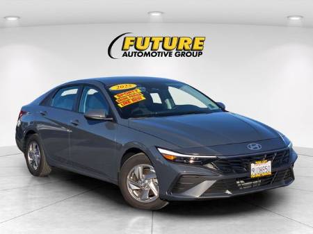 2025 Hyundai Elantra SE