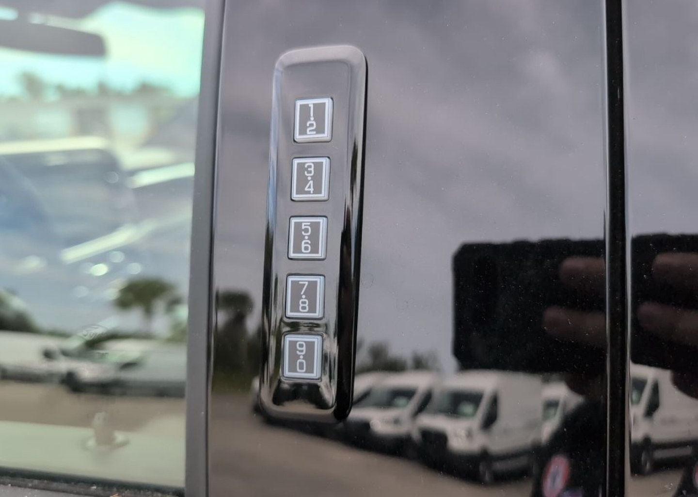 2026 Ford F-350 Super Duty Platinum - Photo 8