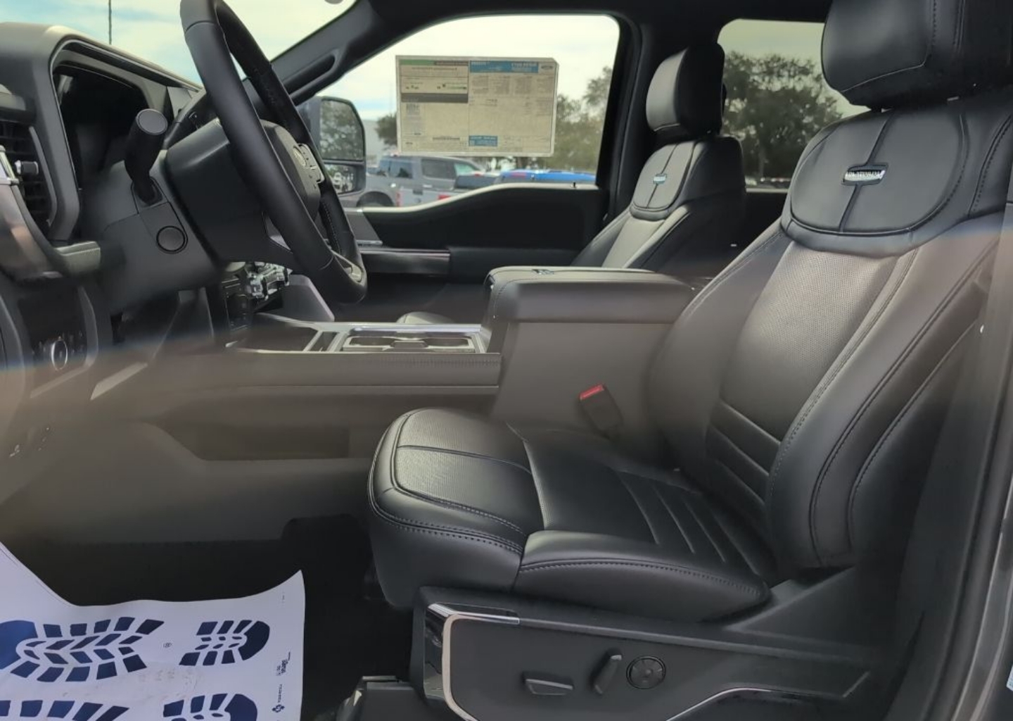 2026 Ford F-350 Super Duty Platinum - Photo 9