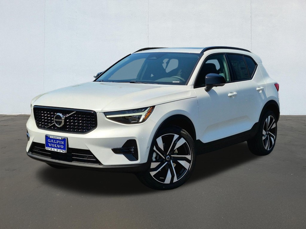 2026 Volvo XC40 Ultra, B5 AWD Gas (mild hybrid), Dark